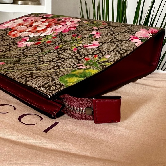 GUCCI GG SUPREME BLOOMS TOILETRY BAG/CLUTCH - Picture 8 of 15